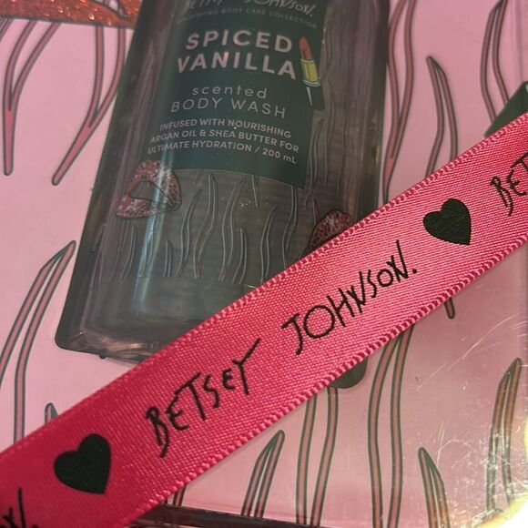 Betsey Johnson Shower Wrap, hair turban & Bath Set - Picture 8 of 8